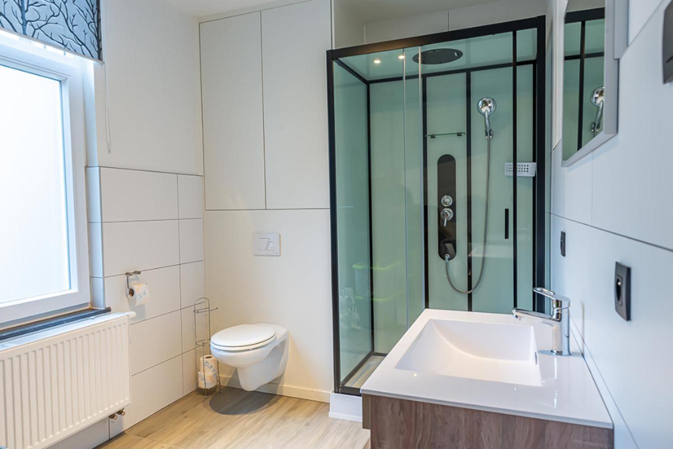 Guesthouses By Hotel Van Eyck Maaseik Esterno foto
