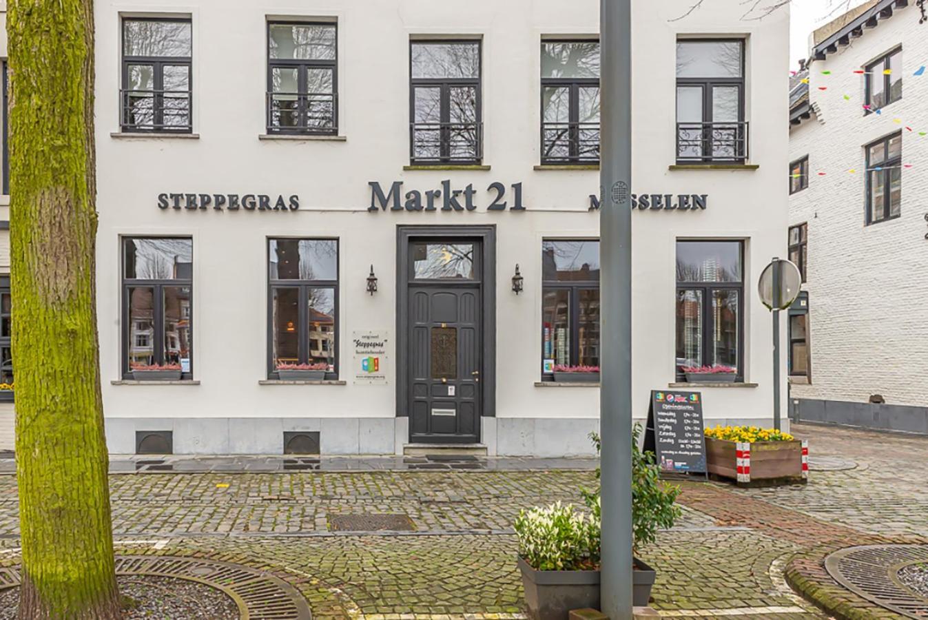 Guesthouses By Hotel Van Eyck Maaseik Esterno foto