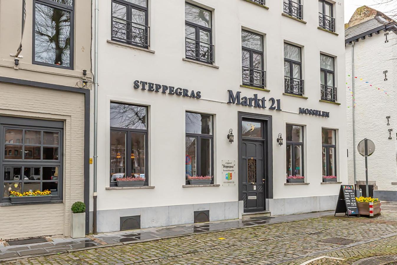 Guesthouses By Hotel Van Eyck Maaseik Esterno foto
