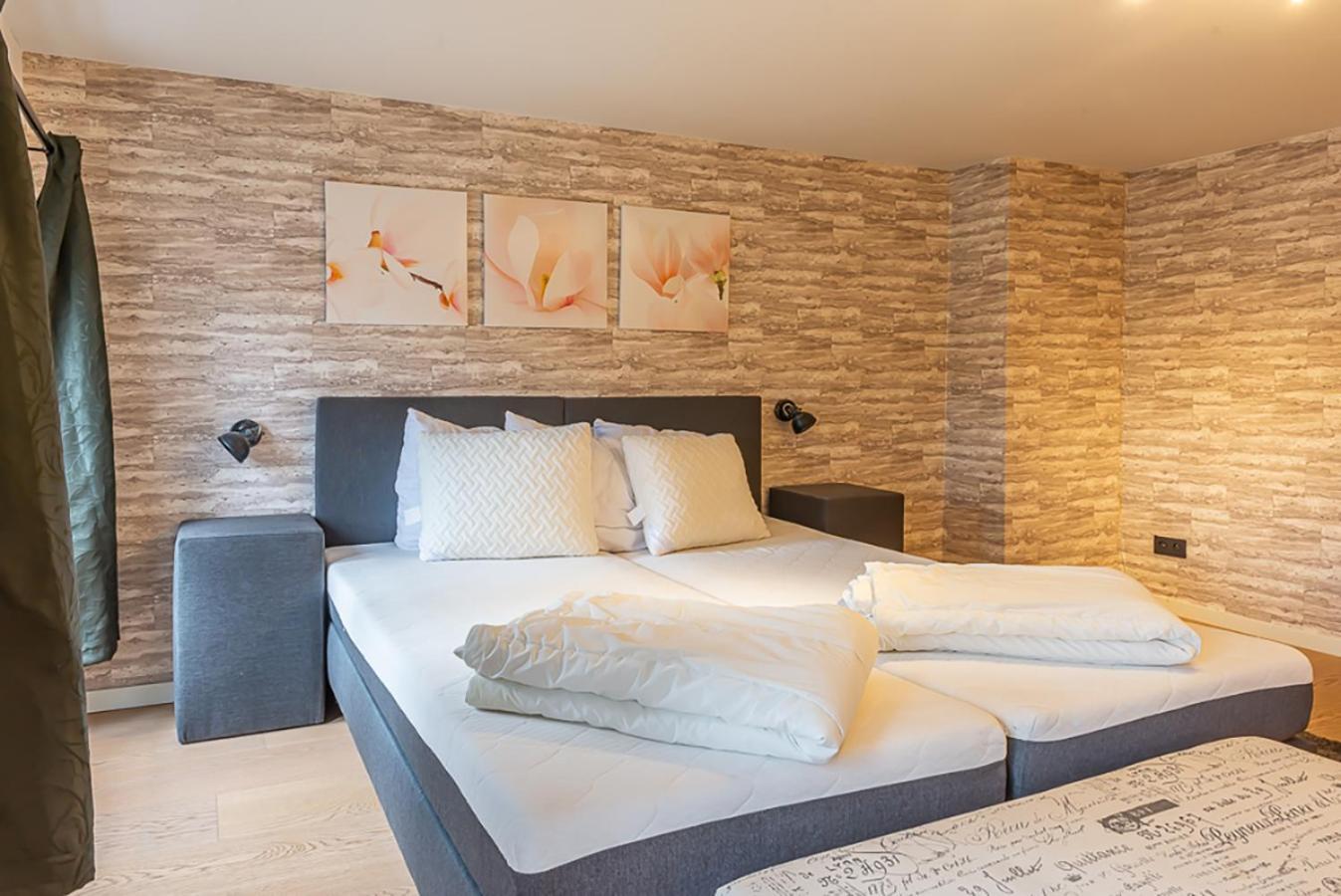 Guesthouses By Hotel Van Eyck Maaseik Esterno foto