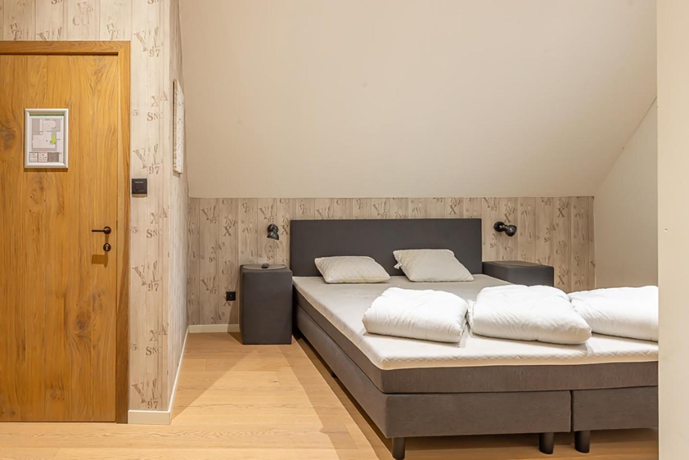 Guesthouses By Hotel Van Eyck Maaseik Esterno foto