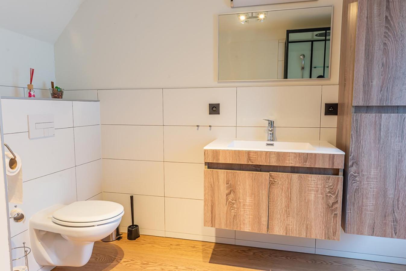 Guesthouses By Hotel Van Eyck Maaseik Esterno foto