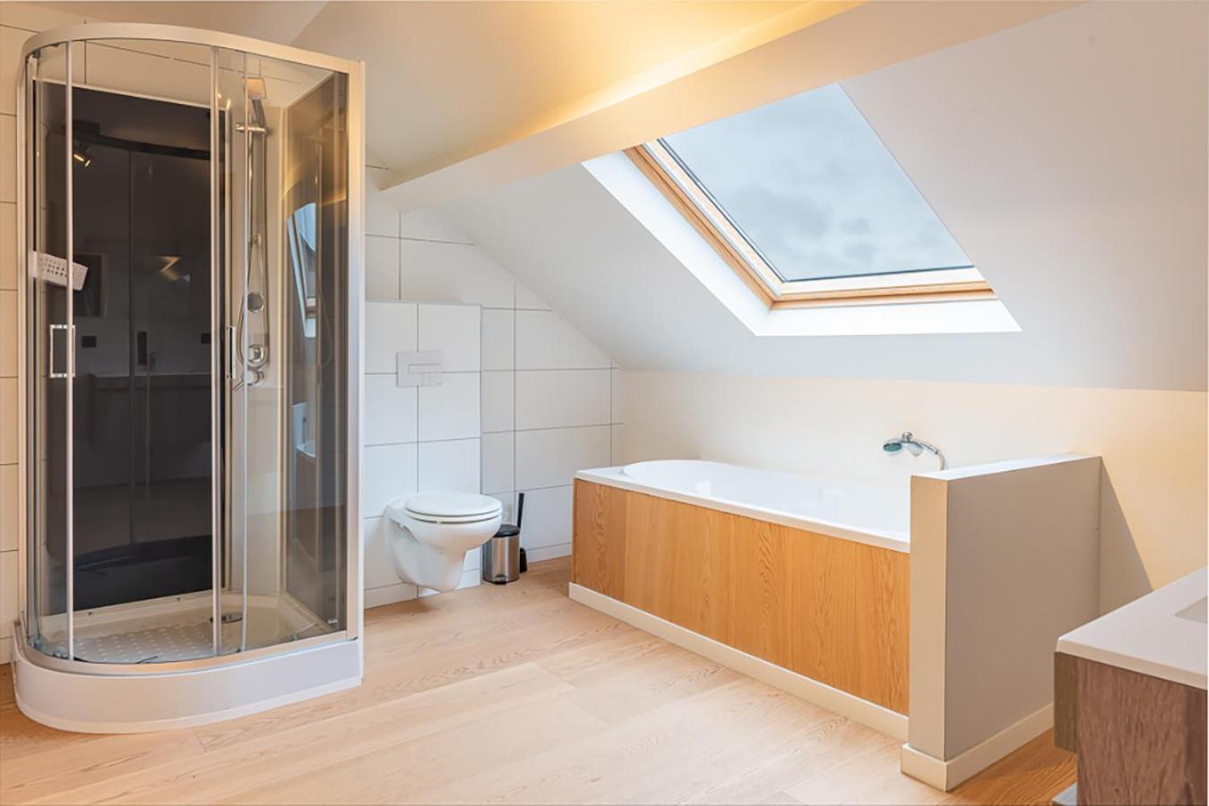Guesthouses By Hotel Van Eyck Maaseik Esterno foto
