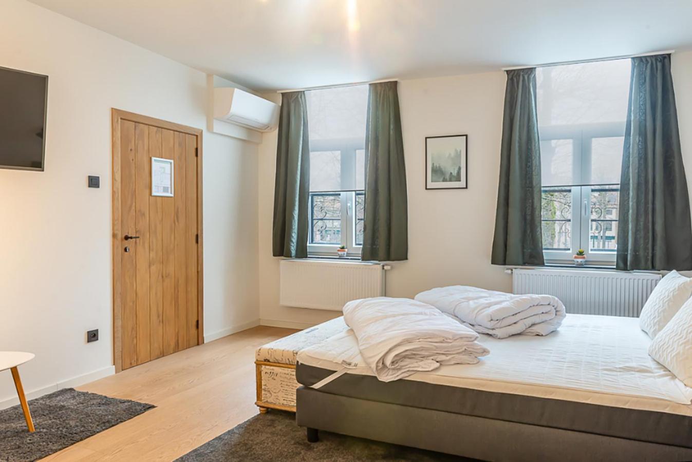 Guesthouses By Hotel Van Eyck Maaseik Esterno foto